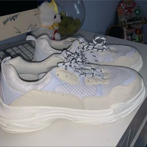 Cream chunky trainer. Used once. little scoff mark